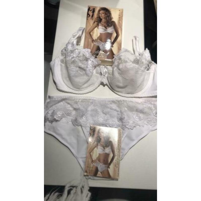Roza lingerieset nieuw: model Kiara beugelbh 75D en slip 38