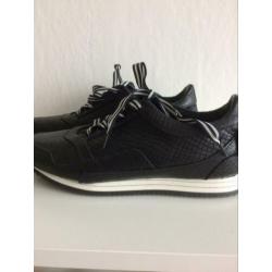 Juffrouw Jansen splinternieuwe sneakers mt 38.
