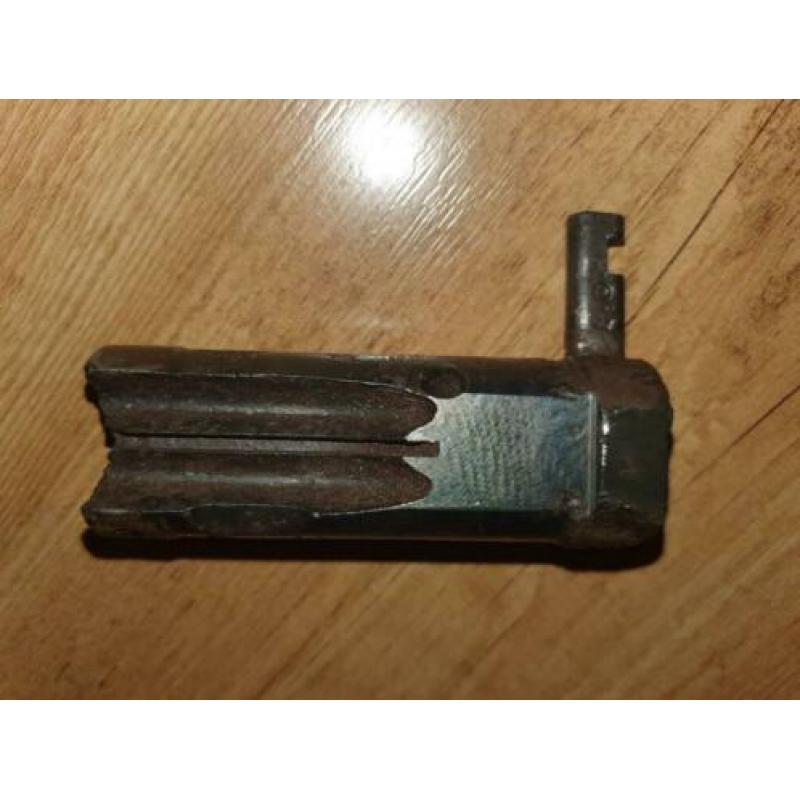 mp40 bolt