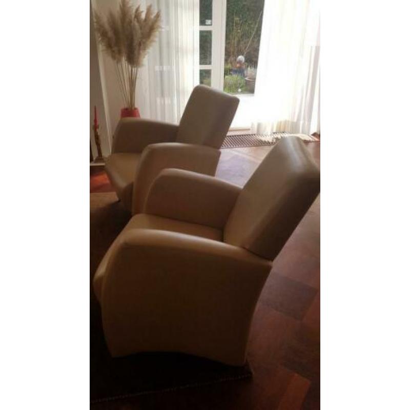 2 mooie licht beige leren fauteills ,perf.st