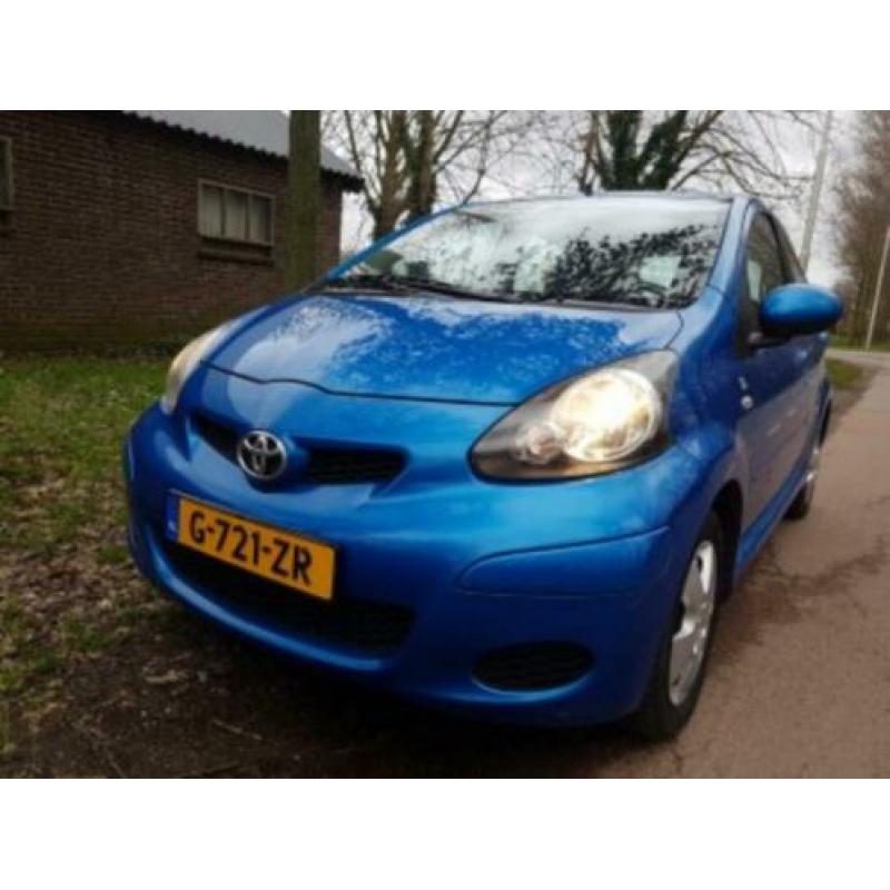 Toyota Aygo 1.0 12V Vvt-i 5DRS 2010 Blauw 91.463 KM.