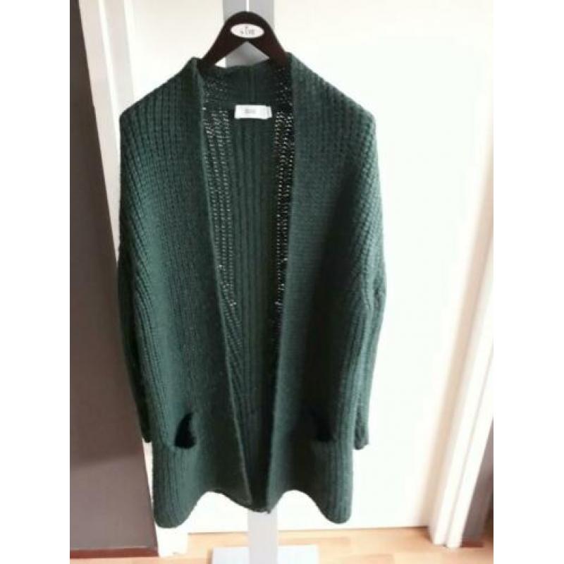 Closed vest