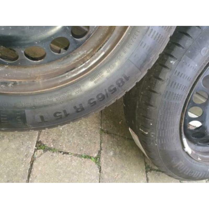 2 zo goed als nieuwe banden met velgen 15 inch