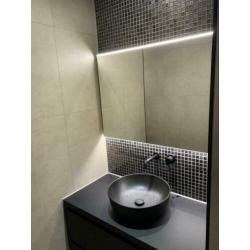 Badkamer spiegel met verwarming en licht dimbaar 100x70
