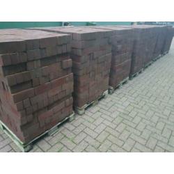 Nieuwe gebakken dikformaten rood-paars 84 m2 GERESERVEERD