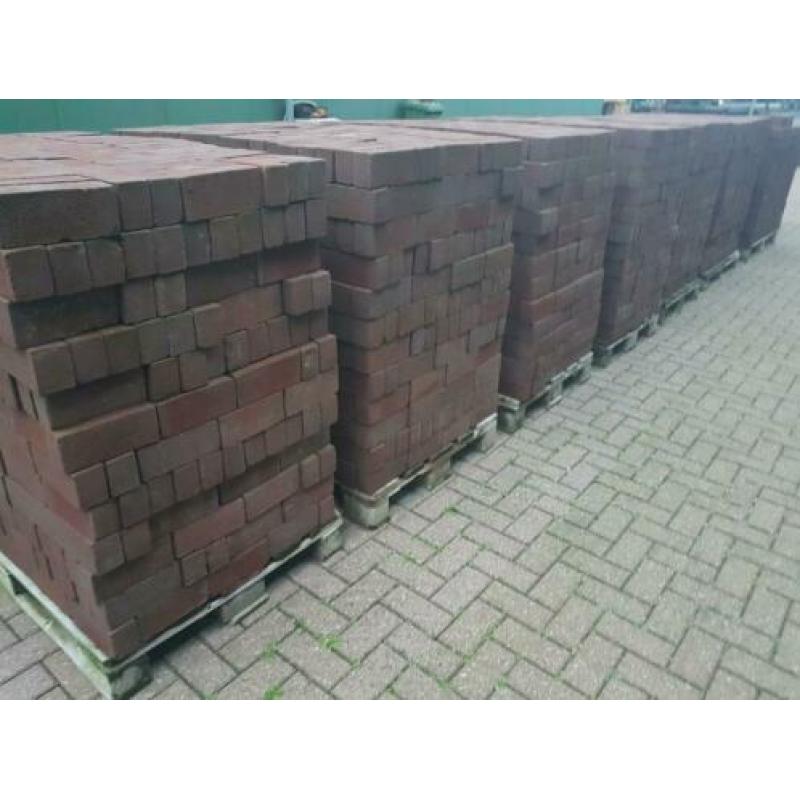 Nieuwe gebakken dikformaten rood-paars 84 m2 GERESERVEERD