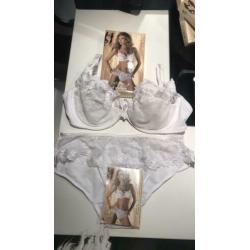 Roza lingerieset nieuw: model Kiara beugelbh 75D en slip 38