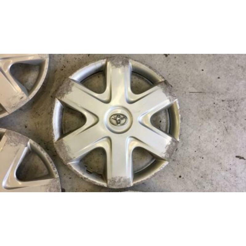 Set originele 14 inch Toyota wieldoppen