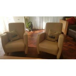2 mooie licht beige leren fauteills ,perf.st
