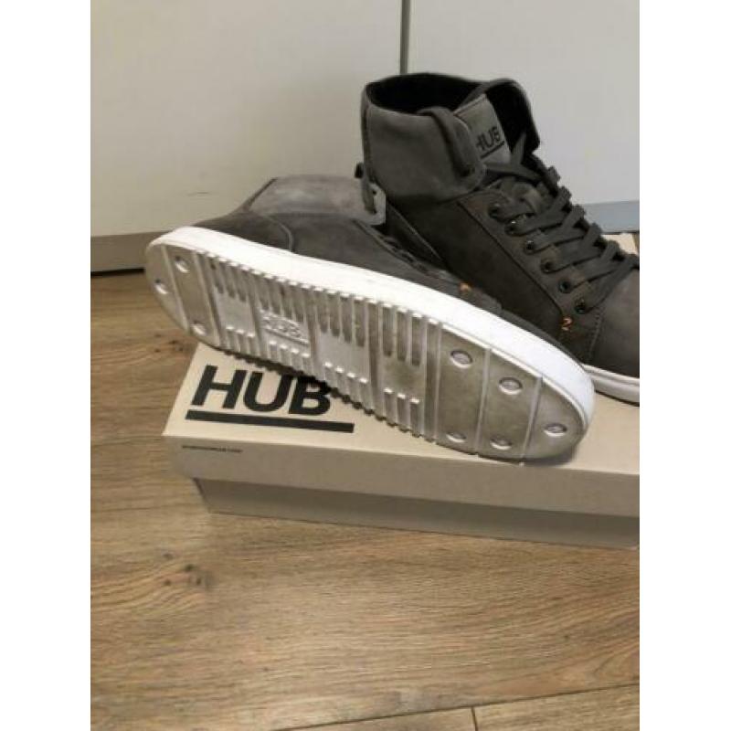 Hub schoen grijs met witte zool maat 45