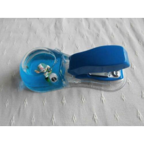 Kinder nietmachine vogelbek waveboard skateboard in water
