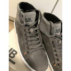 Hub schoen grijs met witte zool maat 45