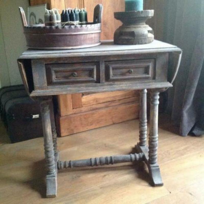 Tafeltje, hangoortafeltje, sidetable. antiek, oud, hoffz