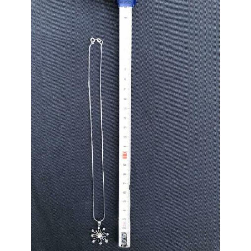Zilveren ketting met ‘schitterende’ zon / ster hanger