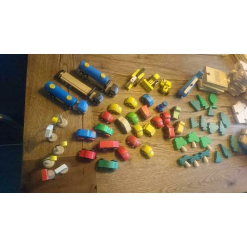 Groot pakket houten garages, wegdelen en accessoires