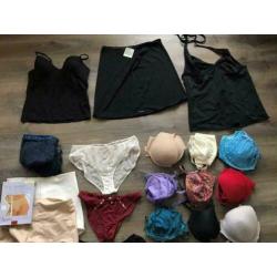 30 stuks lingerie (o.a. bh's, strings en slipdresses)