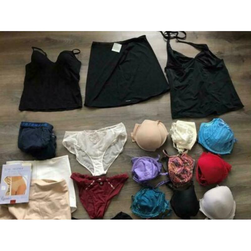 30 stuks lingerie (o.a. bh's, strings en slipdresses)
