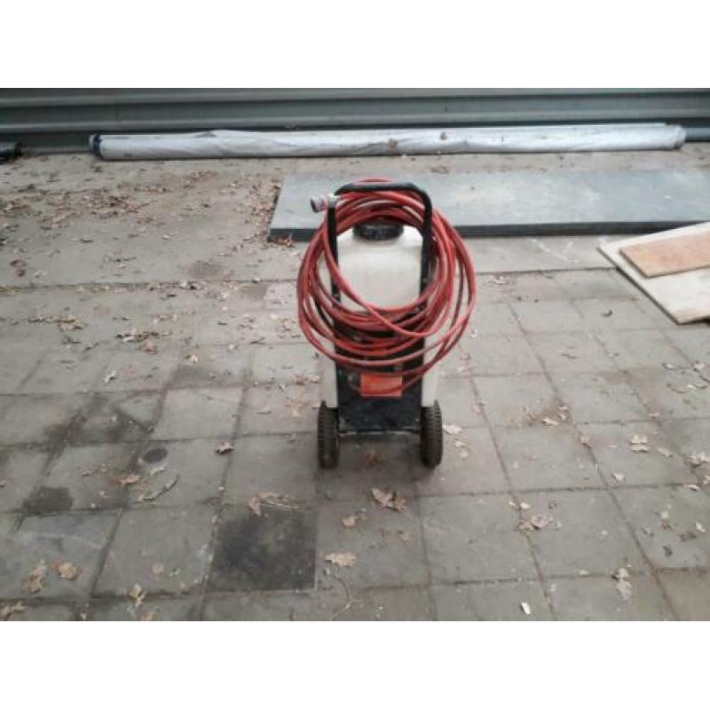 Electrische watertender/watertank.