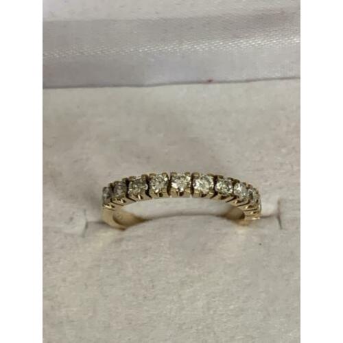18 krt.geel gouden rijring met 11 diamanten totaal 0,56 ct