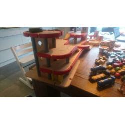 Groot pakket houten garages, wegdelen en accessoires