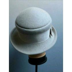 Mooie winterhoed met breed lint