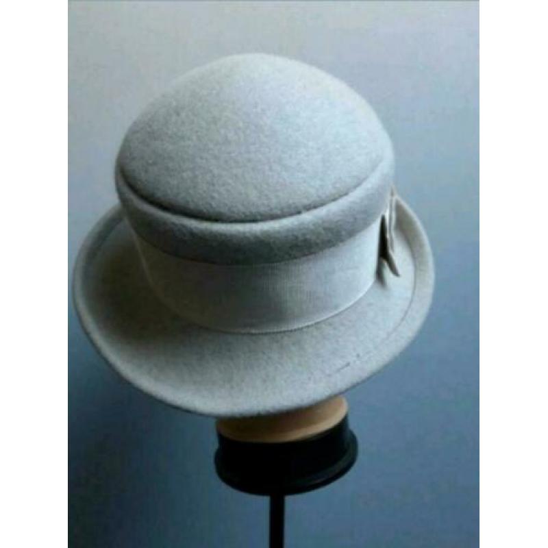 Mooie winterhoed met breed lint