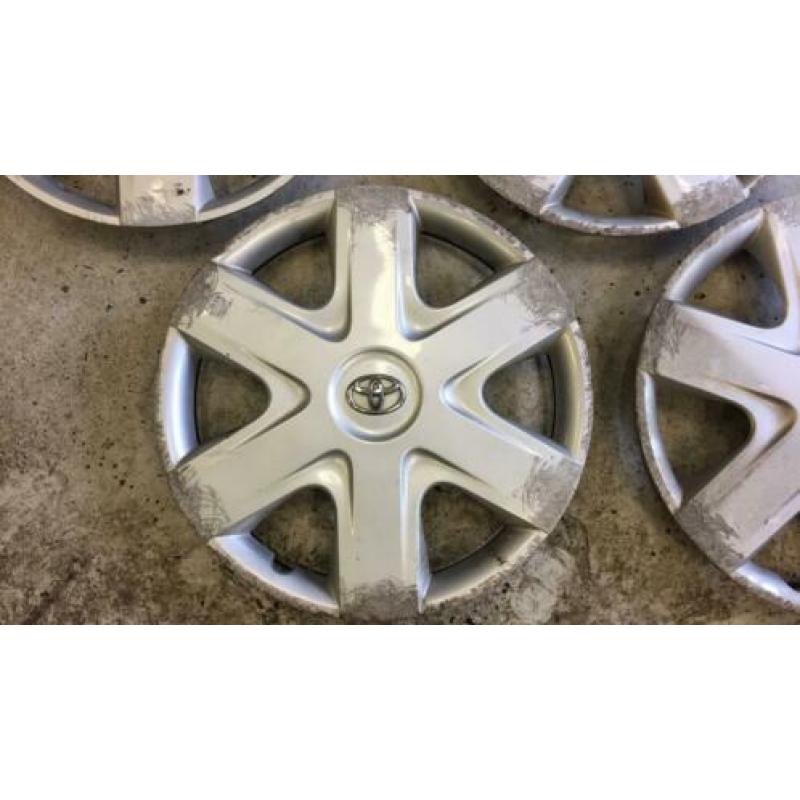 Set originele 14 inch Toyota wieldoppen