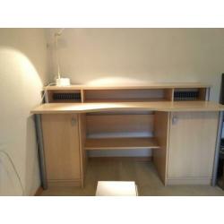 Prachtig houten bureau zo goed als nieuw