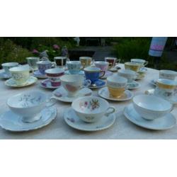 Retro Nostalgie Oma koppen en schotels Tafel vol Beauties