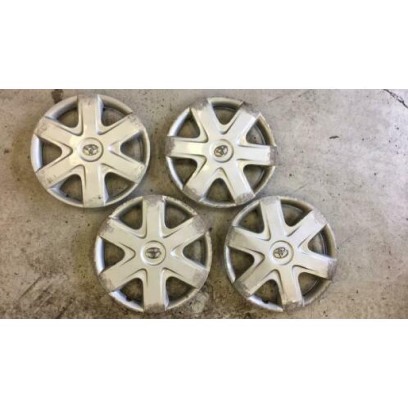 Set originele 14 inch Toyota wieldoppen