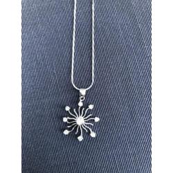 Zilveren ketting met ‘schitterende’ zon / ster hanger