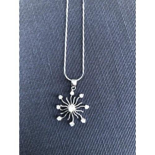 Zilveren ketting met ‘schitterende’ zon / ster hanger
