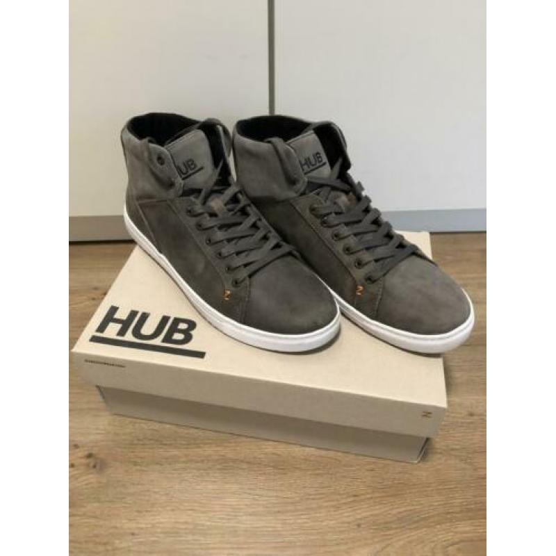 Hub schoen grijs met witte zool maat 45