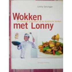 Lonny gerungan. Wokken met lonny.