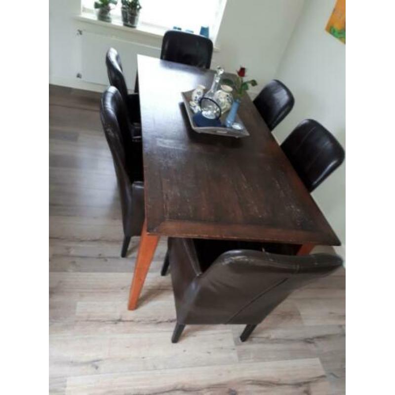 Elegante eettafel, koloniale kleur, met 8 donkerbruine leren
