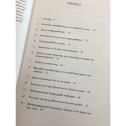Hoogbegaafde kinderen thuis en op school. Mönks en Ypenburg