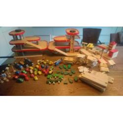 Groot pakket houten garages, wegdelen en accessoires