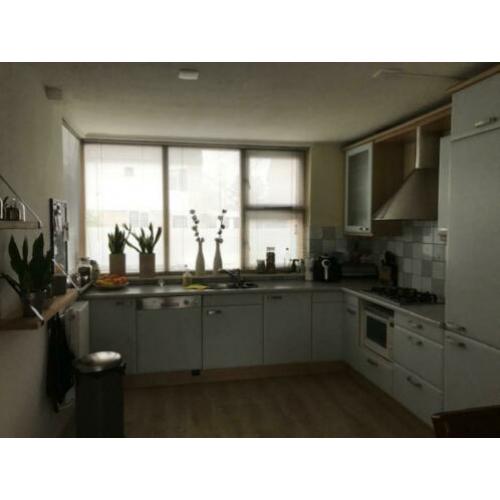 L keuken incl. apparatuur in goede staat.