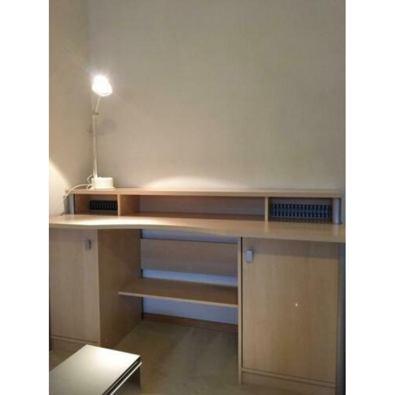 Prachtig houten bureau zo goed als nieuw
