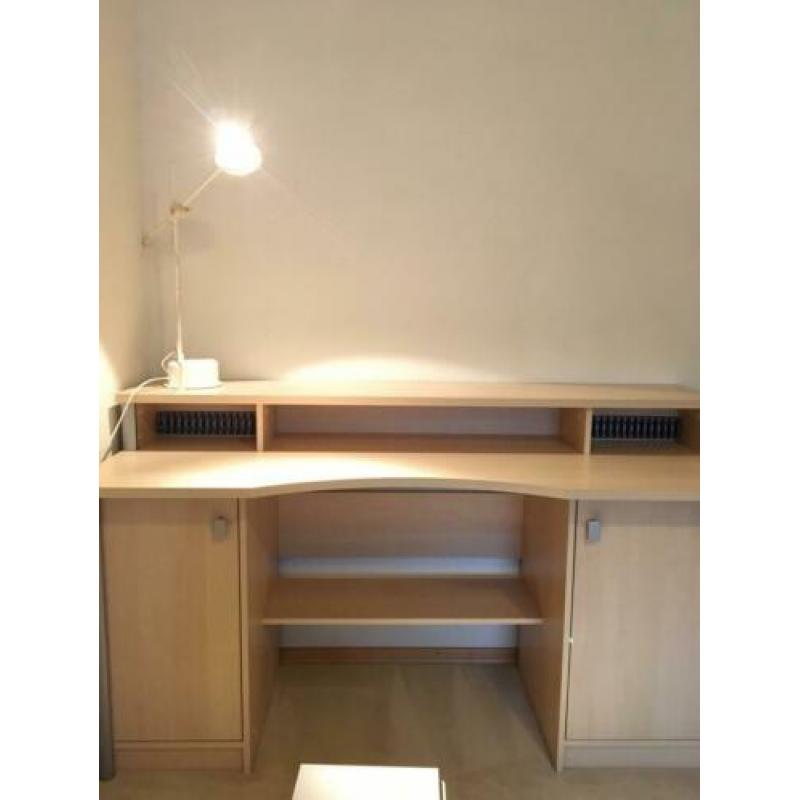 Prachtig houten bureau zo goed als nieuw