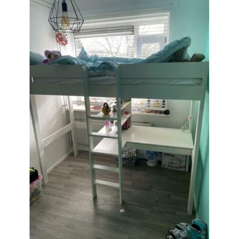 Hoogslaper met bureau onderbouw