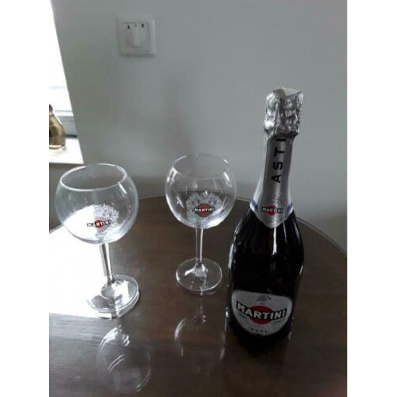 12 Martini glazen op voet, Martiniglazen