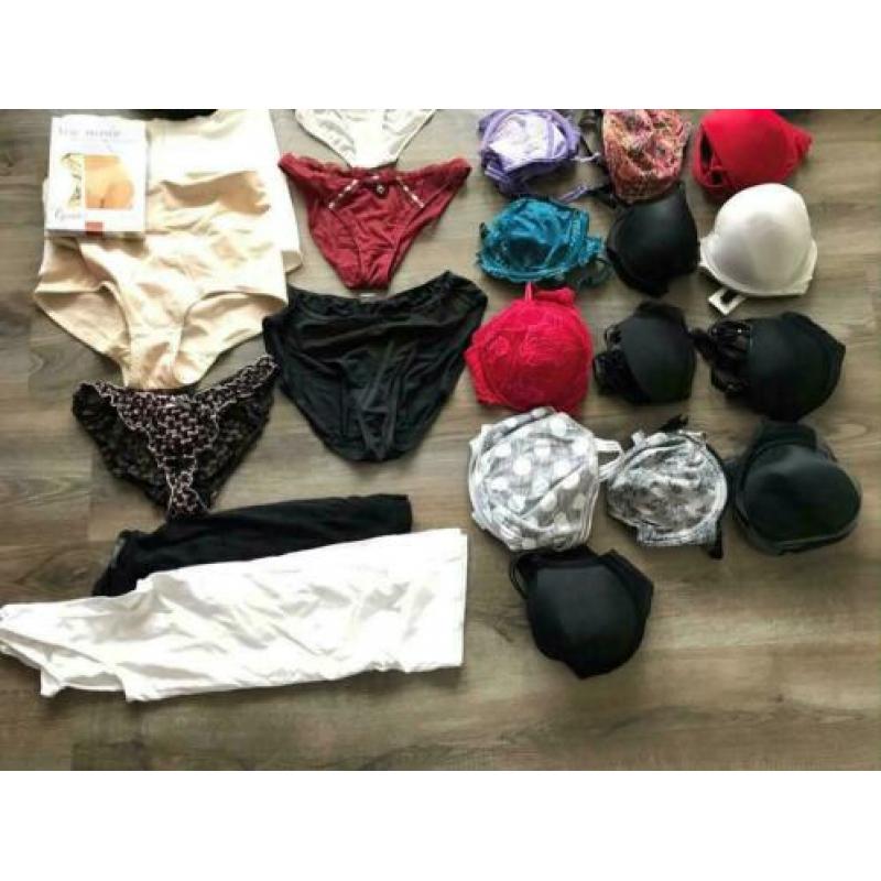 30 stuks lingerie (o.a. bh's, strings en slipdresses)