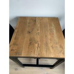 Bar tafel met twee stoelen