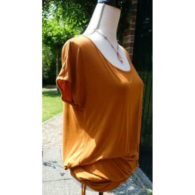 elegante camel kleurige top van Yessica met heupband mt M