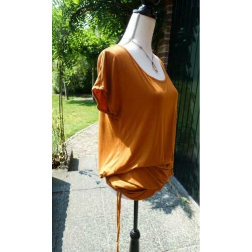 elegante camel kleurige top van Yessica met heupband mt M
