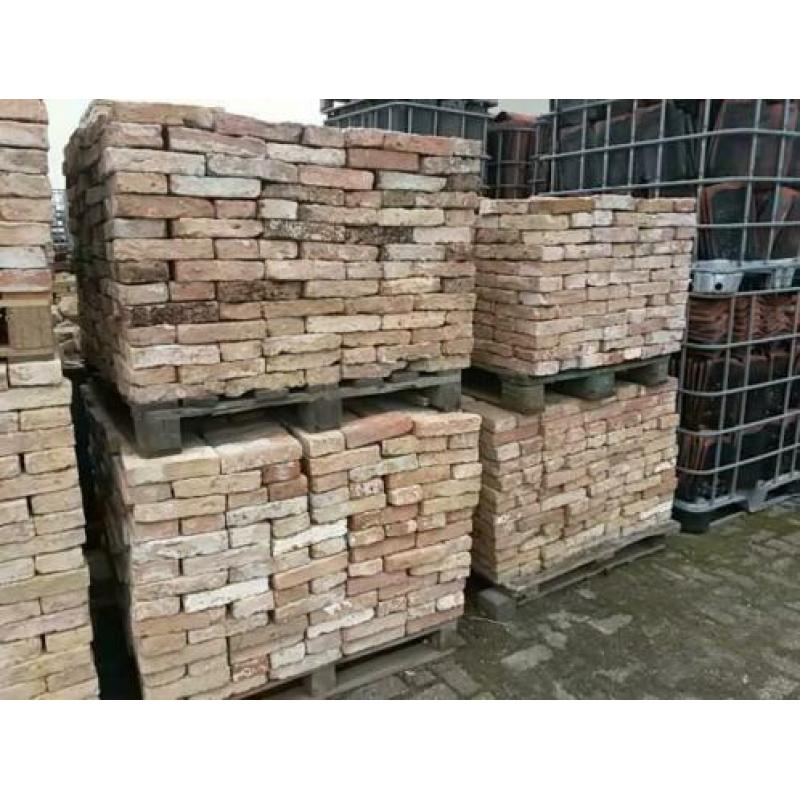 Geeltjes Appelbloesem oude metselstenen stenen geel rood oud