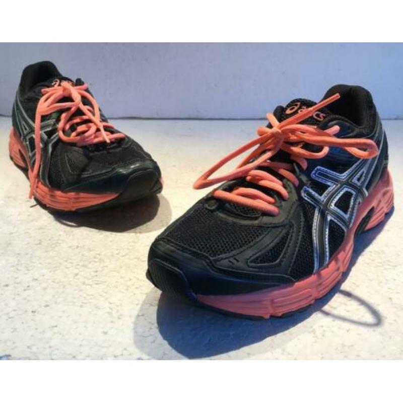 ASICS HARDLOOP RUNNING SCHOENEN ZWART maat 39,5