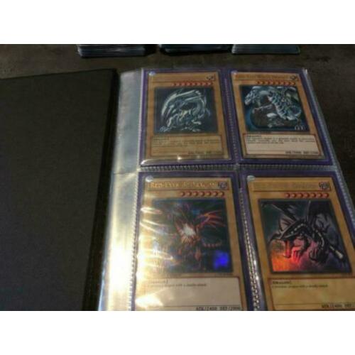 Grote yu gi oh verzameling met blue eyes 1st edition.