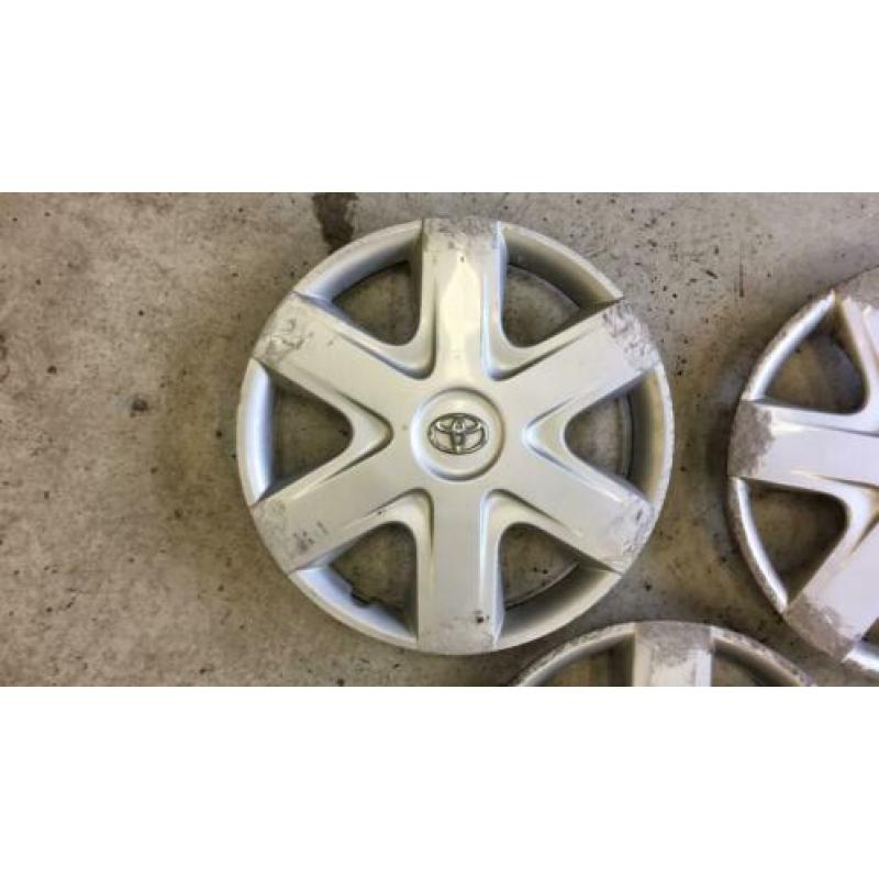 Set originele 14 inch Toyota wieldoppen